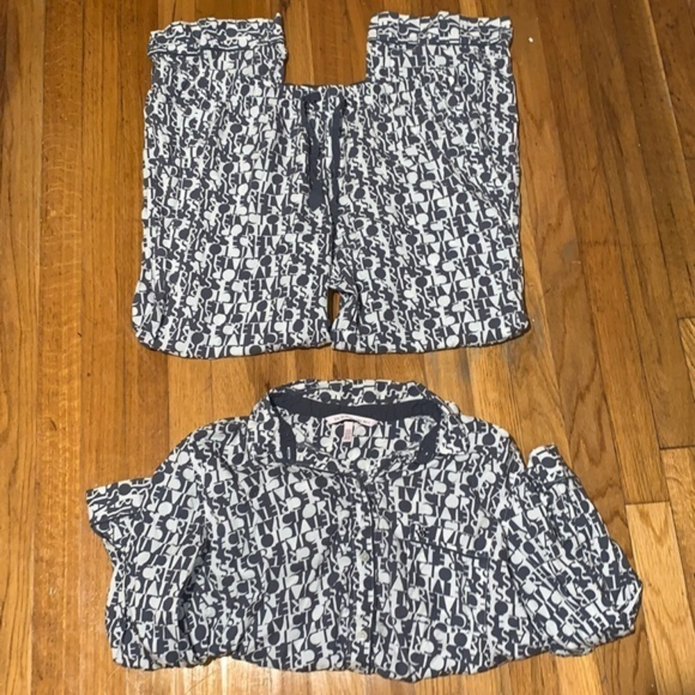 Victoria’s Secret flannel pajama set blue white